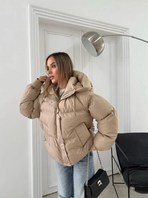 KOL ÇIRTLI KAPİŞONLU ŞİŞME MONT BEJ