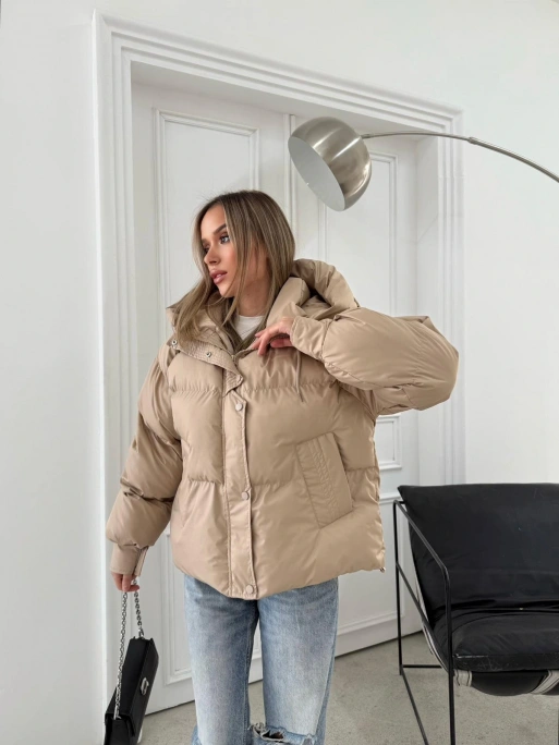 KOL ÇIRTLI KAPİŞONLU ŞİŞME MONT BEJ