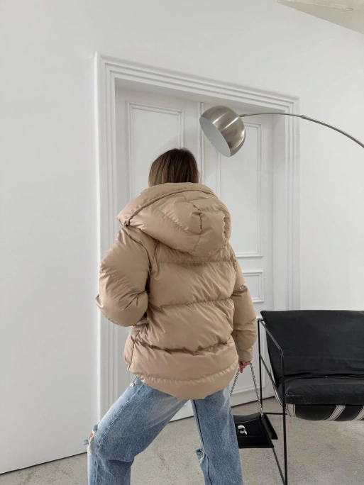 KOL ÇIRTLI KAPİŞONLU ŞİŞME MONT BEJ