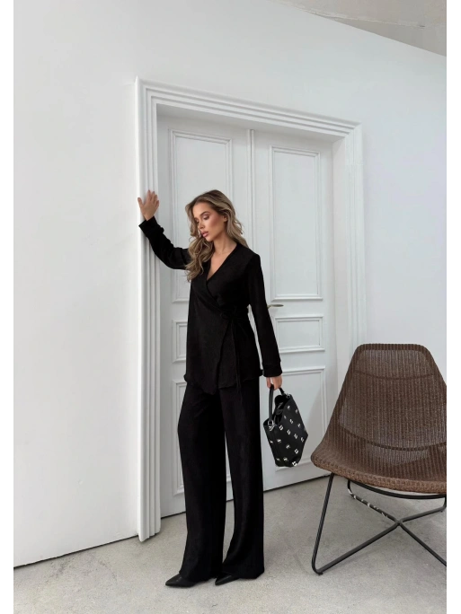 KRUVAZE YAKA BAĞLAMA DETAY BLUZ VE PANTOLONLU SELANİK KUMAŞ İKİLİ TAKIM SİYAH