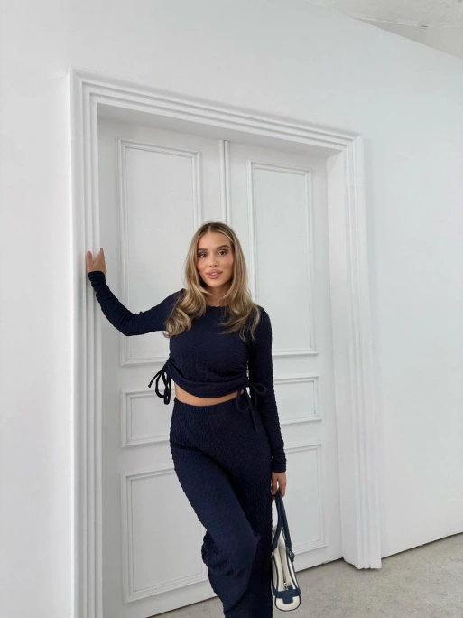 BÜZGÜLÜ BLUZ VE PANTOLONLU GOFRE İKİLİ TAKIM LACİVERT