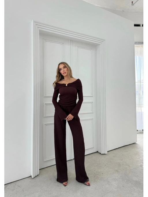 MADONNA YAKA AKSESUAR DETAY BLUZ VE PANTOLONLU GOFRE İKİLİ TAKIM BORDO
