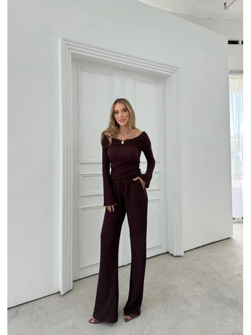 MADONNA YAKA AKSESUAR DETAY BLUZ VE PANTOLONLU GOFRE İKİLİ TAKIM BORDO