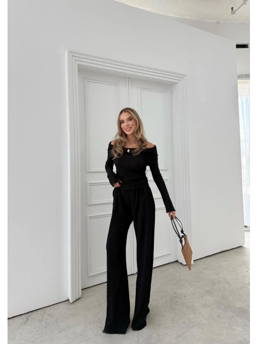 MADONNA YAKA AKSESUAR DETAY BLUZ VE PANTOLONLU GOFRE İKİLİ TAKIM SİYAH