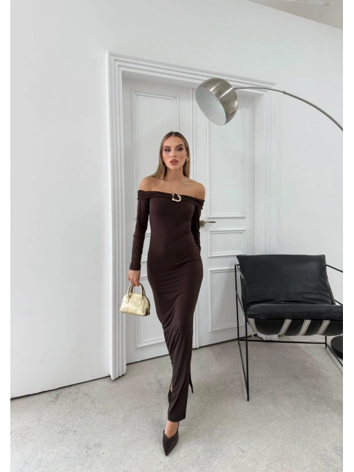 MADONNA YAKA AKSESUAR DETAY UZUN SANDY ELBİSE KAHVE