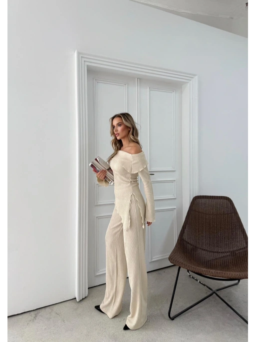 MADONNA YAKA ASİMETRİK DETAY BLUZ VE PANTOLONLU SELANİK KUMAŞ İKİLİ TAKIM KREM