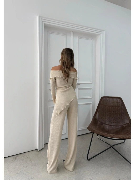 MADONNA YAKA ASİMETRİK DETAY BLUZ VE PANTOLONLU SELANİK KUMAŞ İKİLİ TAKIM KREM