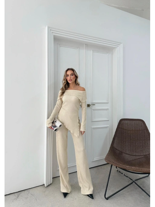 MADONNA YAKA ASİMETRİK DETAY BLUZ VE PANTOLONLU SELANİK KUMAŞ İKİLİ TAKIM KREM