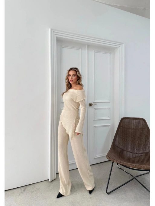 MADONNA YAKA ASİMETRİK DETAY BLUZ VE PANTOLONLU SELANİK KUMAŞ İKİLİ TAKIM KREM