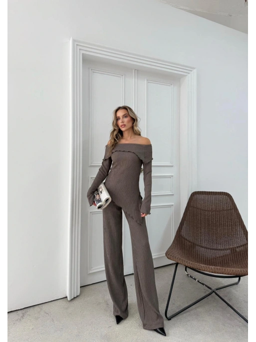 MADONNA YAKA ASİMETRİK DETAY BLUZ VE PANTOLONLU SELANİK KUMAŞ İKİLİ TAKIM VİZON