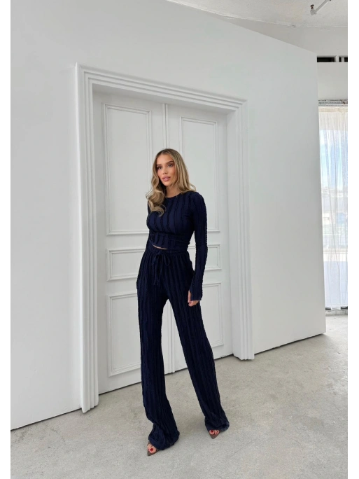 PARMAK GEÇME DETAY TERS DİKİŞ BLUZ VE PANTOLONLU GOFRE İKİLİ TAKIM LACİVERT