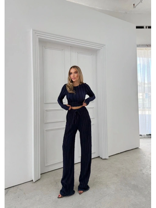 PARMAK GEÇME DETAY TERS DİKİŞ BLUZ VE PANTOLONLU GOFRE İKİLİ TAKIM LACİVERT
