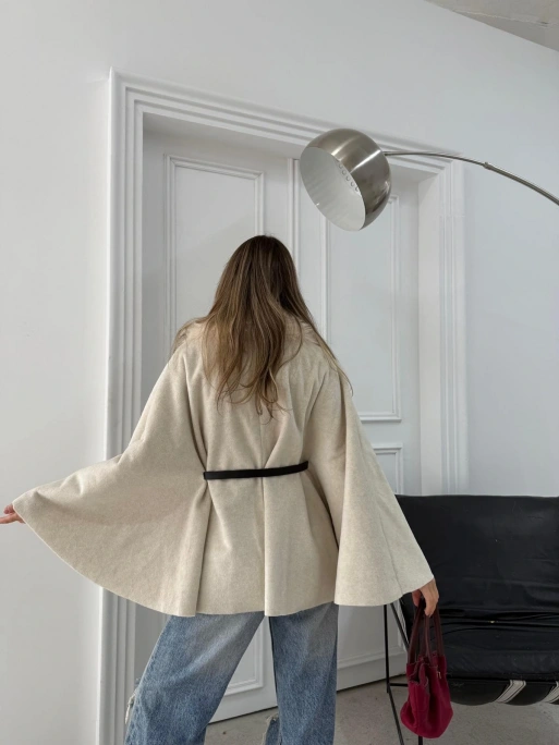 YAKA KÜRK DETAY KEMERLİ KAŞE PANÇO KREM