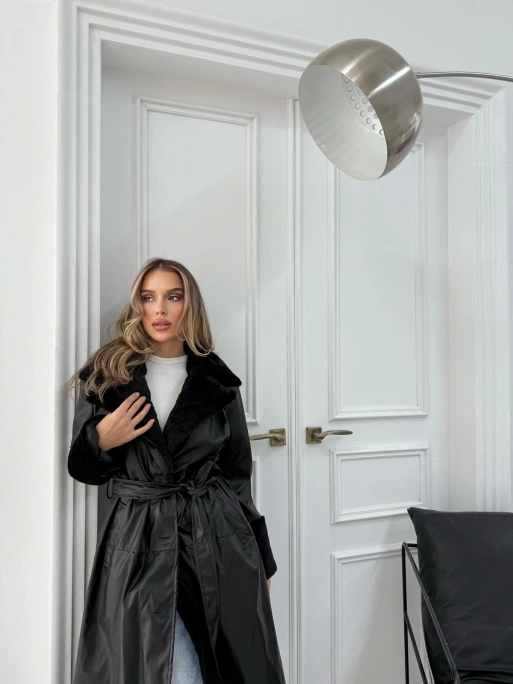 YAKA VE KOL KÜRK DETAY İÇ ASTARLI UZUN DERİ TRENÇ SİYAH