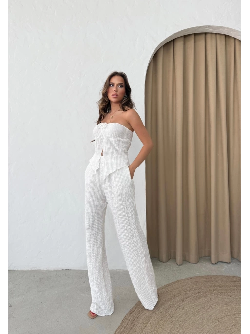 YIRTMAÇLI BÜZGÜLÜ BLUZ VE PANTOLONLU GOFRE İKİLİ TAKIM BEYAZ