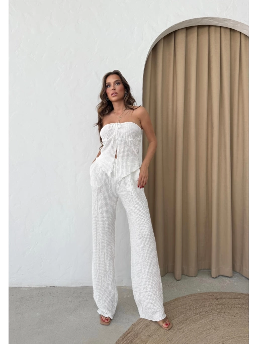 YIRTMAÇLI BÜZGÜLÜ BLUZ VE PANTOLONLU GOFRE İKİLİ TAKIM BEYAZ