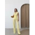 KRUVAZE YAKA AKSESUAR DETAY BLUZ VE PANTOLONLU GOFRE İKİLİ TAKIM SARI