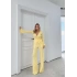 KRUVAZE YAKA AKSESUAR DETAY BLUZ VE PANTOLONLU İKİLİ TAKIM SARI
