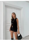 AKSESUAR DETAY BEL YIRTMAÇLI TRİKO BLUZ SİYAH