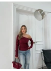 AKSESUAR DETAY OMUZ DEKOLTE BLUZ BORDO