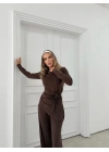 ASİMETRİK BEL KUŞAKLI BLUZ VE PANTOLONLU İKİLİ TAKIM KAHVE