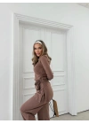 ASİMETRİK BEL KUŞAKLI BLUZ VE PANTOLONLU İKİLİ TAKIM VİZON
