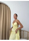 ASKILI SIRT DEKOLTE DETAY UZUN KETEN ELBİSE SARI