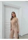 BÜZGÜLÜ BLUZ VE PANTOLONLU GOFRE İKİLİ TAKIM BEJ