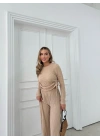 BÜZGÜLÜ BLUZ VE PANTOLONLU GOFRE İKİLİ TAKIM BEJ