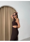BEL DEKOLTE DETAY GOFRE UZUN ELBİSE KAHVE