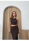 BOYUNDAN BAĞLAMALI BLUZ VE ETEKLİ TAKIM KAHVE