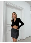 DEGAJE YAKA AKSESUAR DETAY SANDY CROP BLUZ SİYAH