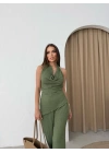 DEGAJE YAKA SIRT DEKOLTE BLUZ VE PANTOLONLU GOFRE İKİLİ TAKIM HAKİ