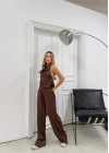 DEGAJE YAKA SIRT DEKOLTE BLUZ VE PANTOLONLU SATEN İKİLİ TAKIM KAHVE