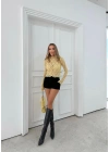 DİK YAKA GÜPÜRLÜ DANTEL BLUZ SARI