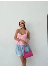 DÜĞME DETAY ASKILI BLUZ PEMBE