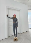 FERMUARLI PARMAK GEÇME DETAY BLUZ VE PANTOLONLU TAYT TAKIM GRİ