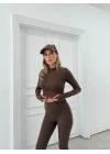 FERMUARLI PARMAK GEÇME DETAY BLUZ VE PANTOLONLU TAYT TAKIM KAHVE