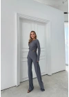 BÜZGÜLÜ BLUZ VE PANTOLONLU GOFRE İKİLİ TAKIM GRİ