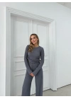 BÜZGÜLÜ BLUZ VE PANTOLONLU GOFRE İKİLİ TAKIM GRİ