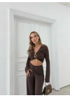 AKSESUAR DETAY BLUZ VE DRAPE PANTOLONLU İKİLİ TAKIM KAHVE
