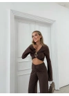 AKSESUAR DETAY BLUZ VE DRAPE PANTOLONLU İKİLİ TAKIM KAHVE