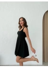 KARE YAKA ETEK PİLELİ ELBİSE SİYAH