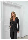 KRUVAZE YAKA AKSESUAR DETAY BLUZ VE PANTOLONLU İKİLİ TAKIM ANTRASİT