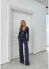 KRUVAZE YAKA AKSESUAR DETAY BLUZ VE PANTOLONLU İKİLİ TAKIM LACİVERT