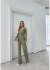 KRUVAZE YAKA AKSESUAR DETAY BLUZ VE PANTOLONLU İKİLİ TAKIM YEŞİL