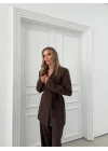 KRUVAZE YAKA YAN BAĞLAMA DETAY BLAZER CEKET VE PANTOLONLU İKİLİ TAKIM KAHVE
