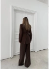 KRUVAZE YAKA YAN BAĞLAMA DETAY BLAZER CEKET VE PANTOLONLU İKİLİ TAKIM KAHVE
