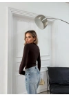 MODAL KUMAŞ PARMAK GEÇMELİ BASİC BLUZ KAHVE