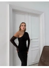 OMUZ DEKOLTE DETAY TAŞLI TÜL ASTARLI ELBİSE SİYAH